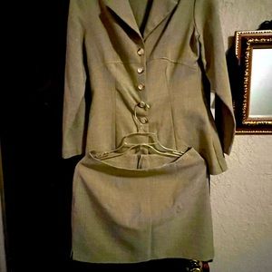 Skirt suit size 9 .. no stretch